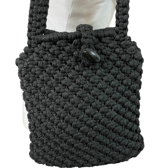 Vintage 90s/Y2K black macramé crochet purse with wooden bead closure - Picture 3 of 17